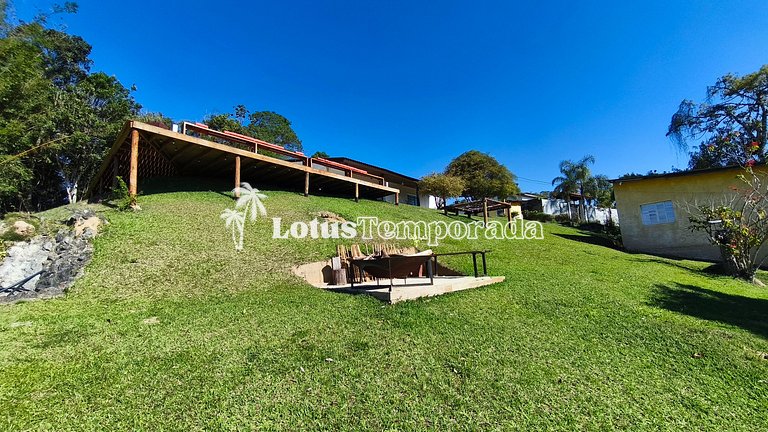 Chácara com 4 dormitórios e lazer completo LT0081