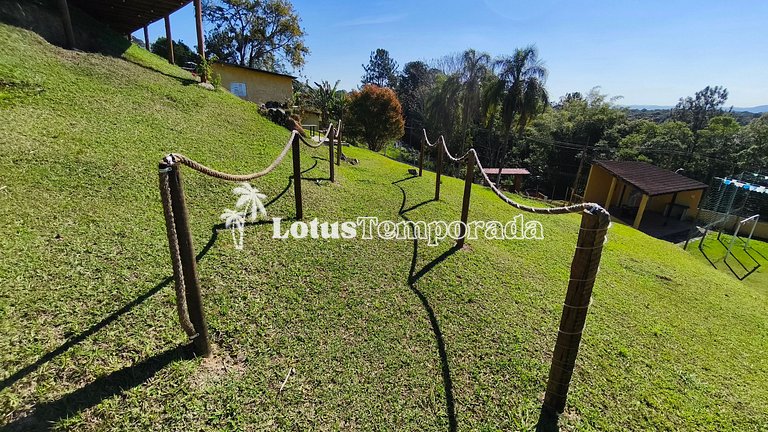 Chácara com 4 dormitórios e lazer completo LT0081