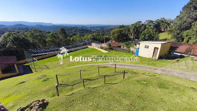 Chácara com 4 dormitórios e lazer completo LT0081