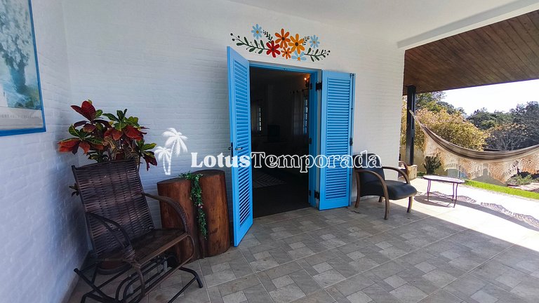 Chácara com 4 dormitórios e lazer completo LT0081