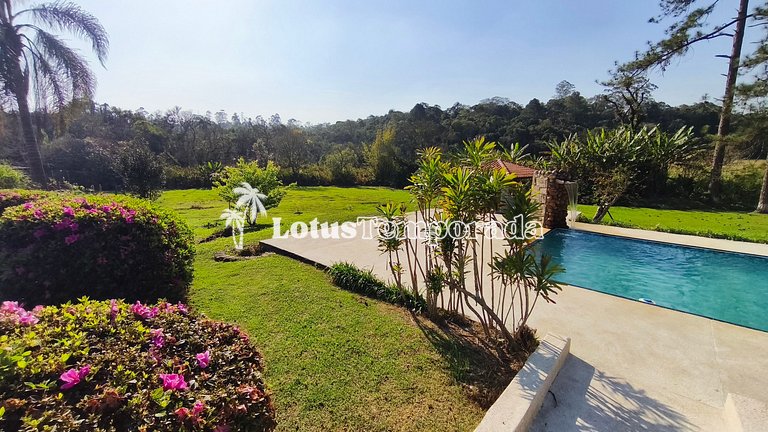 Chácara em Ibiuna com 4 dormit, piscina e lagos LT0104