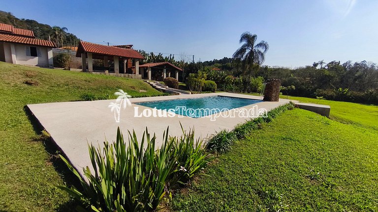 Chácara em Ibiuna com 4 dormit, piscina e lagos LT0104