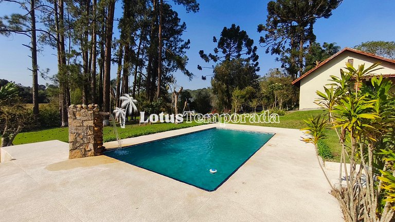 Chácara em Ibiuna com 4 dormit, piscina e lagos LT0104