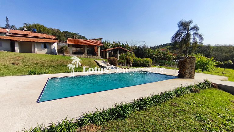 Chácara em Ibiuna com 4 dormit, piscina e lagos LT0104