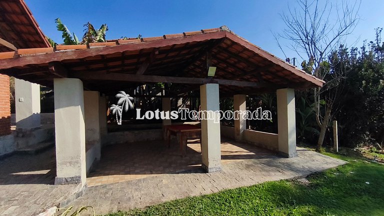 Chácara em Ibiuna com 4 dormit, piscina e lagos LT0104