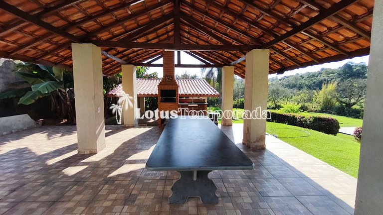 Chácara em Ibiuna com 4 dormit, piscina e lagos LT0104