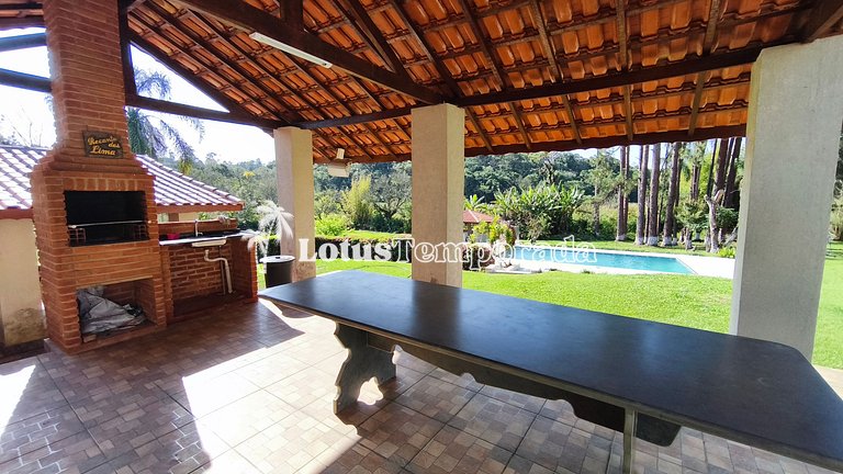 Chácara em Ibiuna com 4 dormit, piscina e lagos LT0104
