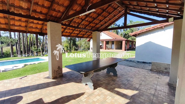 Chácara em Ibiuna com 4 dormit, piscina e lagos LT0104