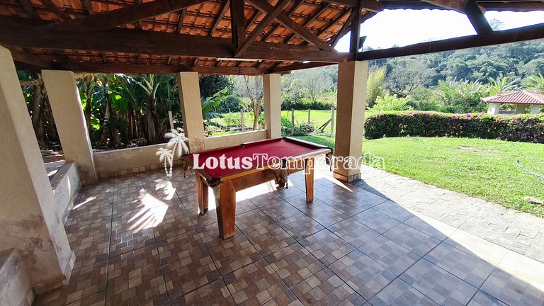 Chácara em Ibiuna com 4 dormit, piscina e lagos LT0104