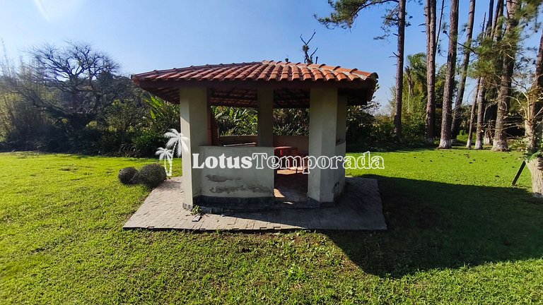 Chácara em Ibiuna com 4 dormit, piscina e lagos LT0104