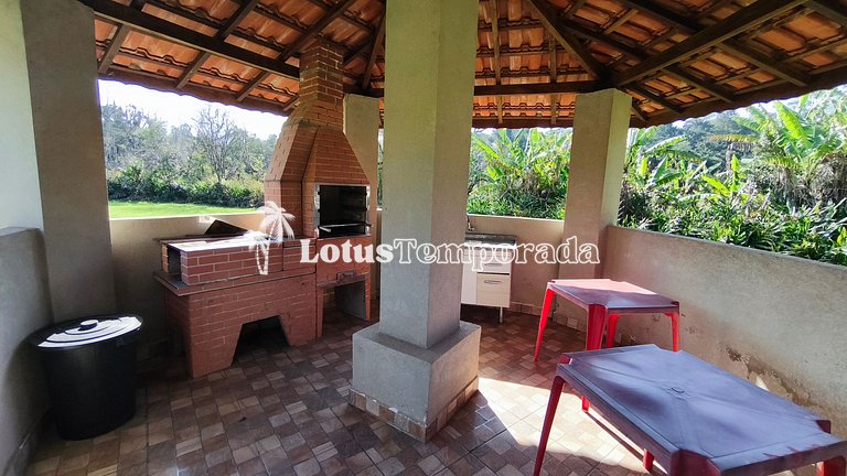 Chácara em Ibiuna com 4 dormit, piscina e lagos LT0104