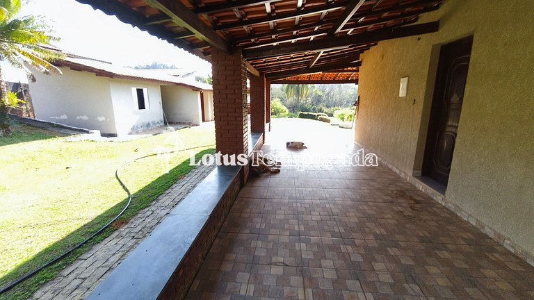 Chácara em Ibiuna com 4 dormit, piscina e lagos LT0104