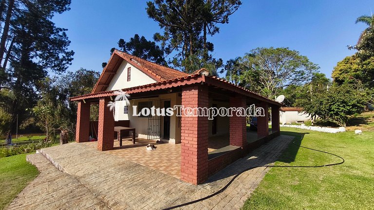 Chácara em Ibiuna com 4 dormit, piscina e lagos LT0104