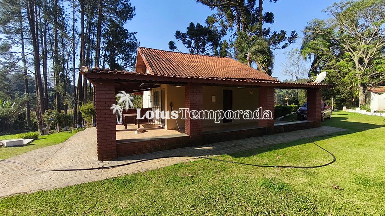 Chácara em Ibiuna com 4 dormit, piscina e lagos LT0104