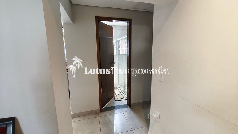 Chácara em Ibiuna com 4 dormit, piscina e lagos LT0104