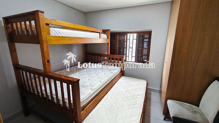 Chácara em Ibiuna com 4 dormit, piscina e lagos LT0104