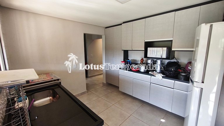 Chácara em Ibiuna com 4 dormit, piscina e lagos LT0104