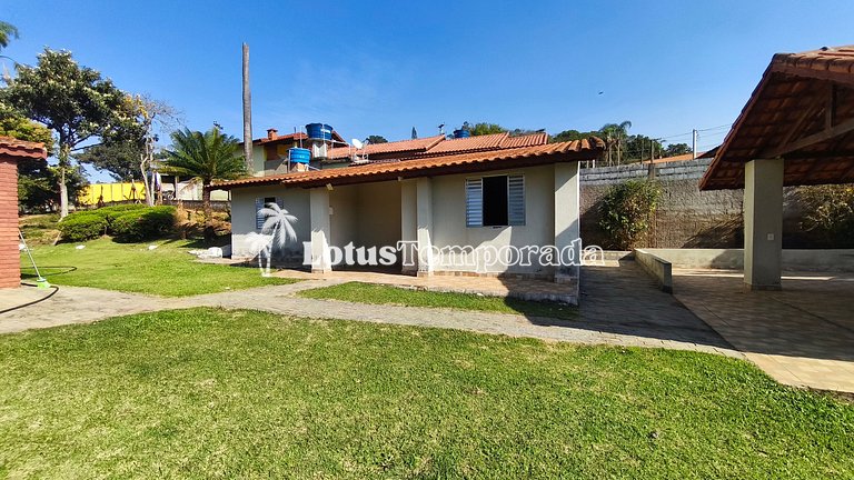 Chácara em Ibiuna com 4 dormit, piscina e lagos LT0104