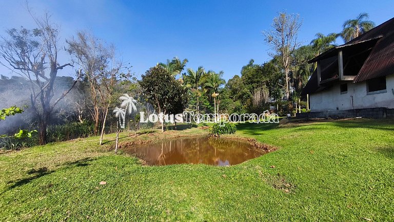 Chácara em Ibiuna com 4 dormit, piscina e lagos LT0104