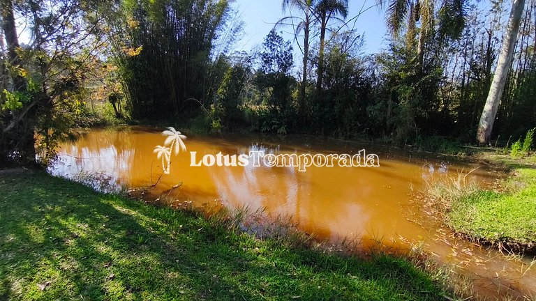 Chácara em Ibiuna com 4 dormit, piscina e lagos LT0104