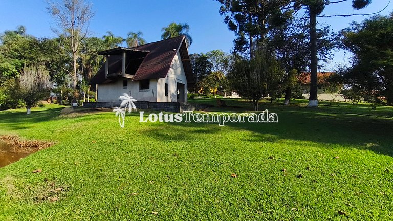 Chácara em Ibiuna com 4 dormit, piscina e lagos LT0104