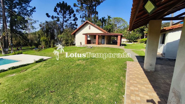 Chácara em Ibiuna com 4 dormit, piscina e lagos LT0104