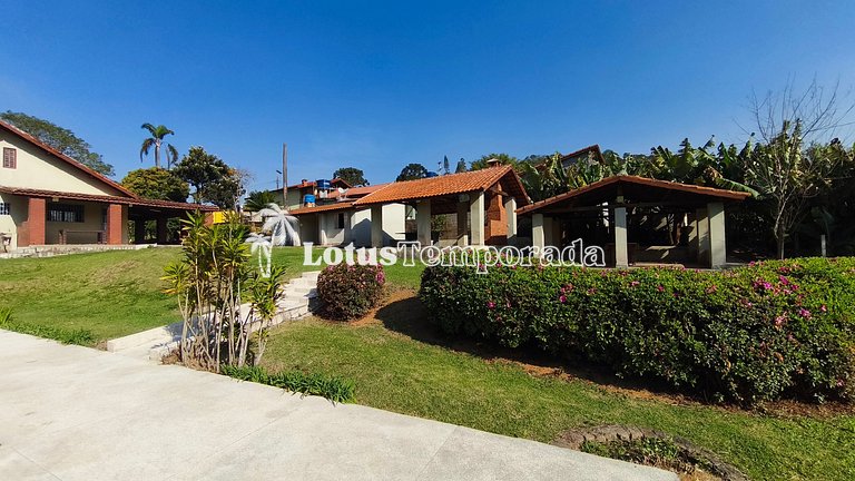 Chácara em Ibiuna com 4 dormit, piscina e lagos LT0104