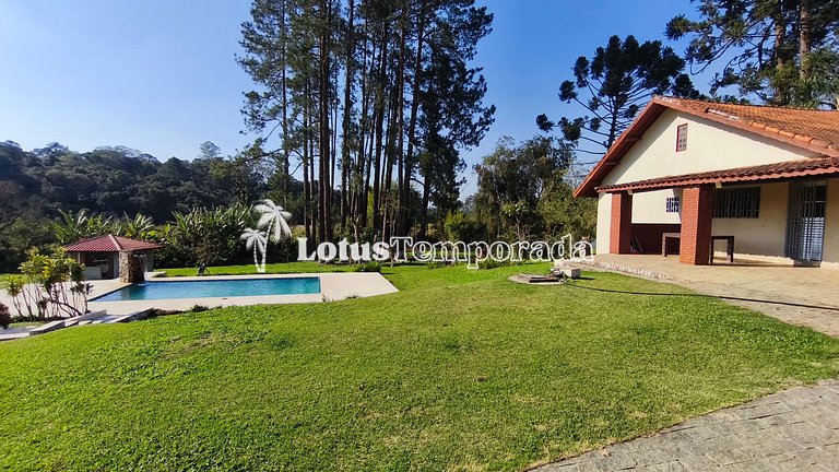 Chácara em Ibiuna com 4 dormit, piscina e lagos LT0104