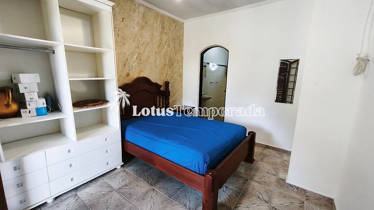 Chácara na represa com prainha, piscina e lazer LT0107