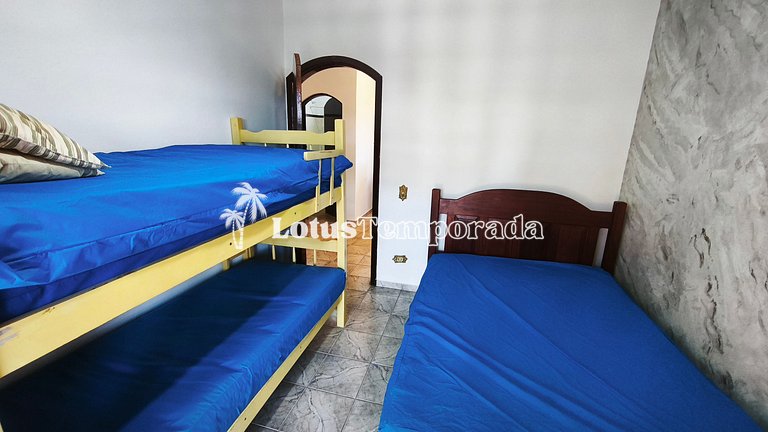 Chácara na represa com prainha, piscina e lazer LT0107