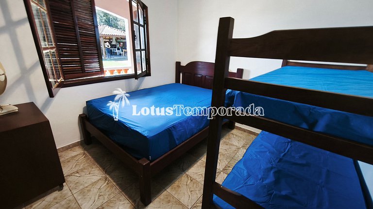 Chácara na represa com prainha, piscina e lazer LT0107