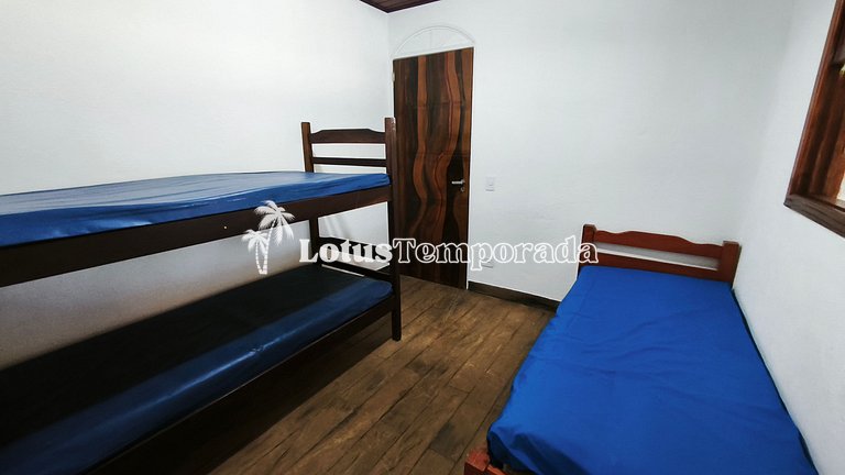 Chácara na represa com prainha, piscina e lazer LT0107