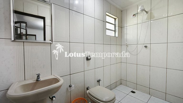 Chácara na represa com prainha, piscina e lazer LT0107