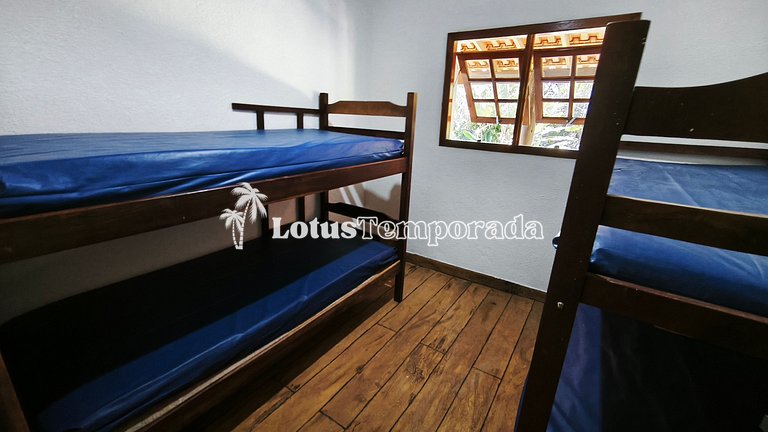 Chácara na represa com prainha, piscina e lazer LT0107