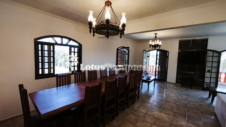 Chácara na represa com prainha, piscina e lazer LT0107