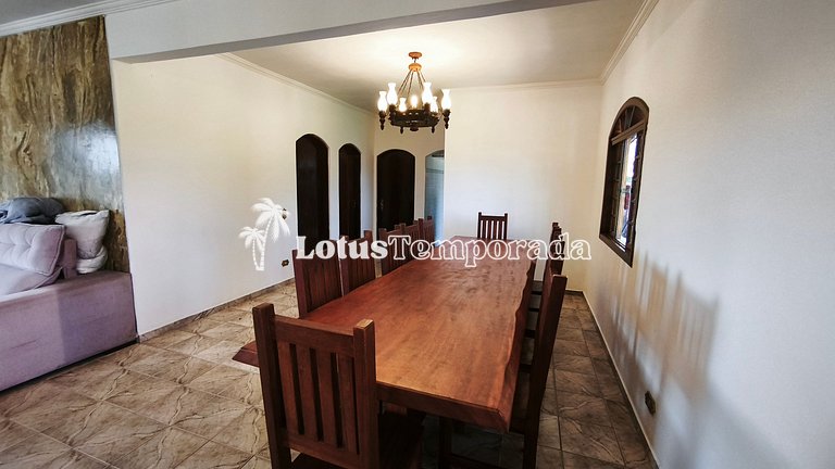 Chácara na represa com prainha, piscina e lazer LT0107