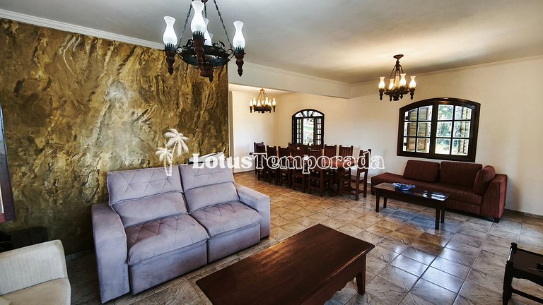 Chácara na represa com prainha, piscina e lazer LT0107