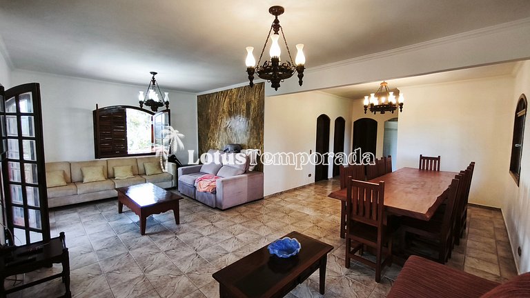 Chácara na represa com prainha, piscina e lazer LT0107