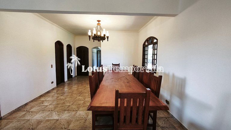 Chácara na represa com prainha, piscina e lazer LT0107