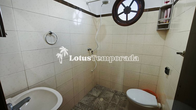 Chácara na represa com prainha, piscina e lazer LT0107