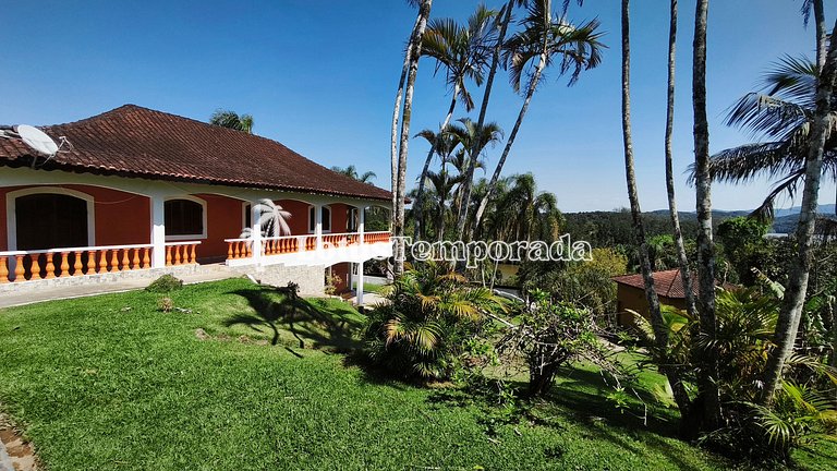 Chácara na represa com prainha, piscina e lazer LT0107