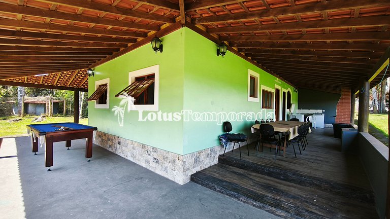 Chácara na represa com prainha, piscina e lazer LT0107