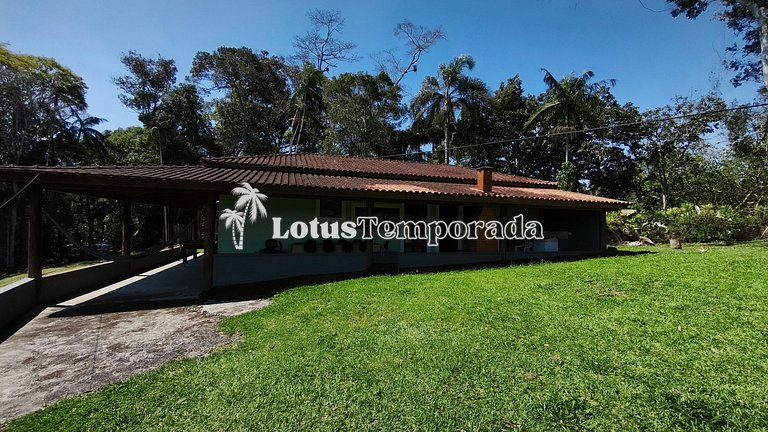 Chácara na represa com prainha, piscina e lazer LT0107