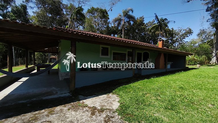 Chácara na represa com prainha, piscina e lazer LT0107