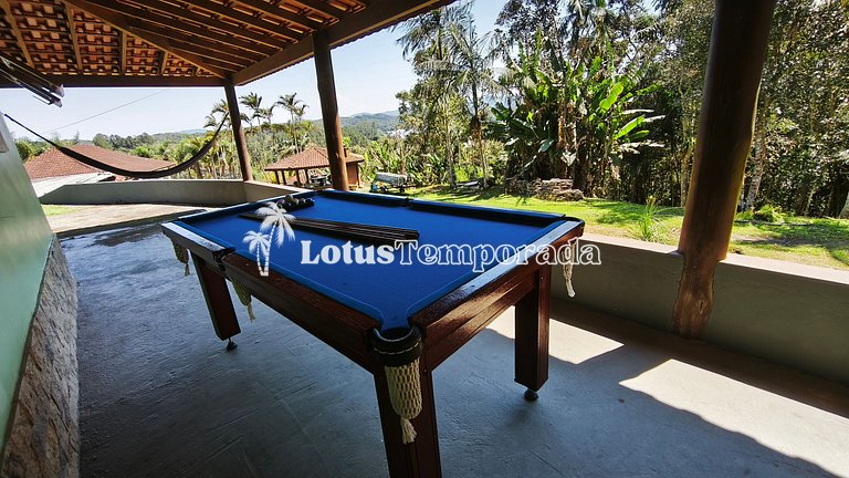 Chácara na represa com prainha, piscina e lazer LT0107
