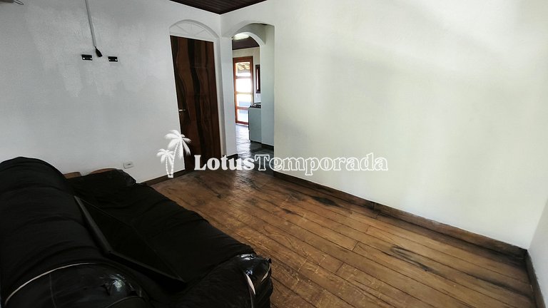 Chácara na represa com prainha, piscina e lazer LT0107