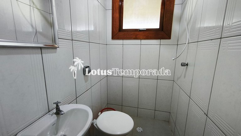 Chácara na represa com prainha, piscina e lazer LT0107