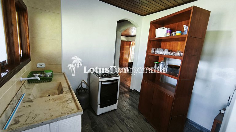 Chácara na represa com prainha, piscina e lazer LT0107