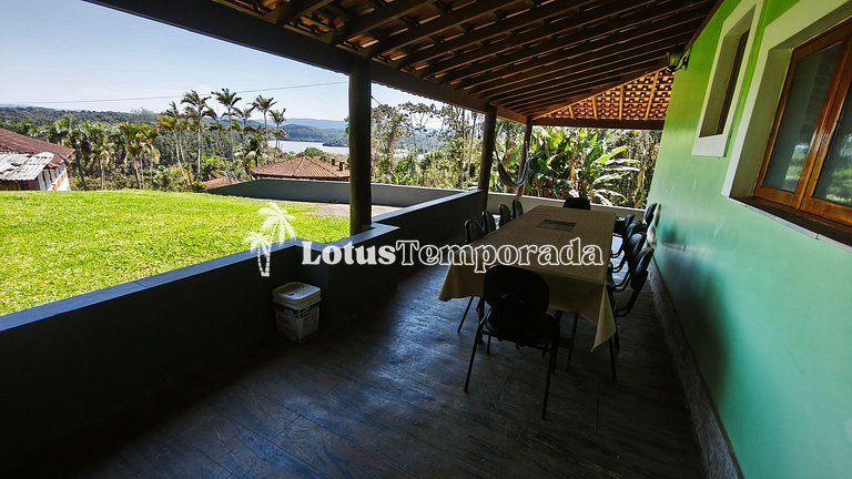 Chácara na represa com prainha, piscina e lazer LT0107