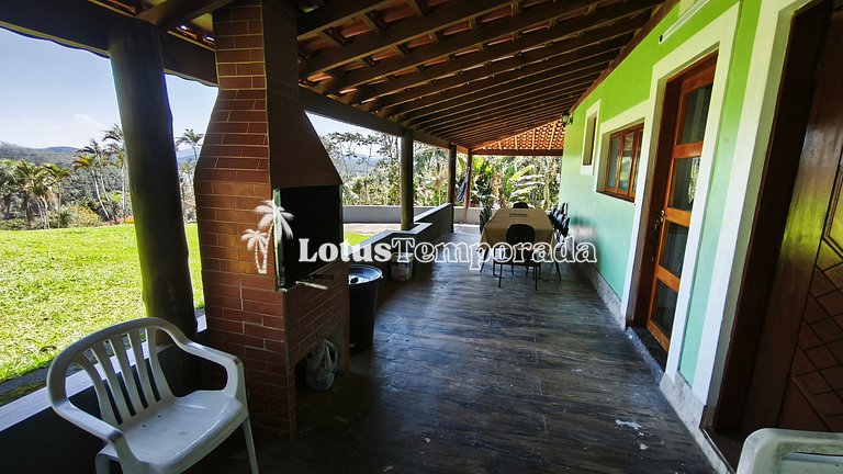 Chácara na represa com prainha, piscina e lazer LT0107
